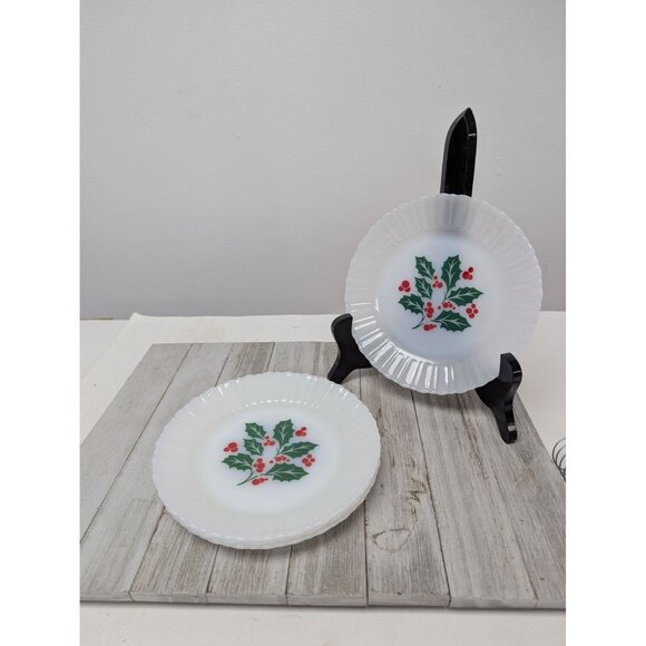 Vintage Termocrisa Holly Berry Christmas Milk Glass Salad Plates 7" Set 4 - Picture 1 of 6